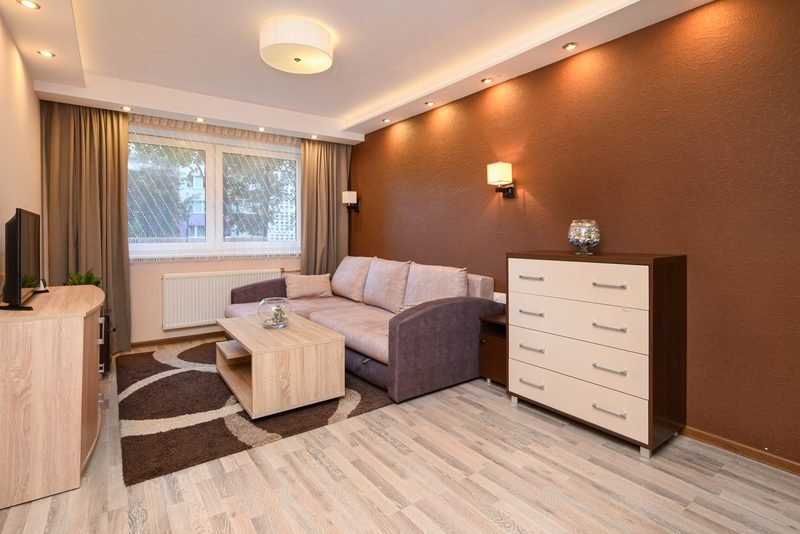 Kambarys – sofa ir komoda – Partizanų g., Dainava