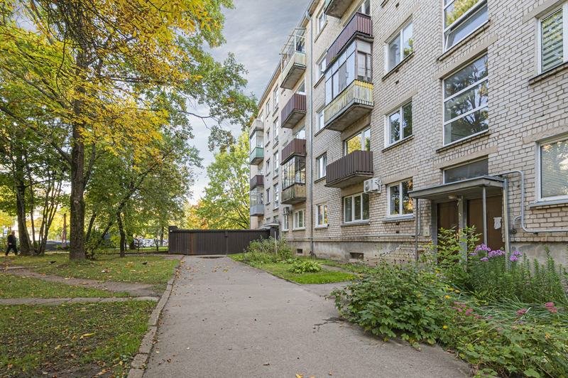 Įėjimas į laiptinę – Pramonės pr. 9, Dainava