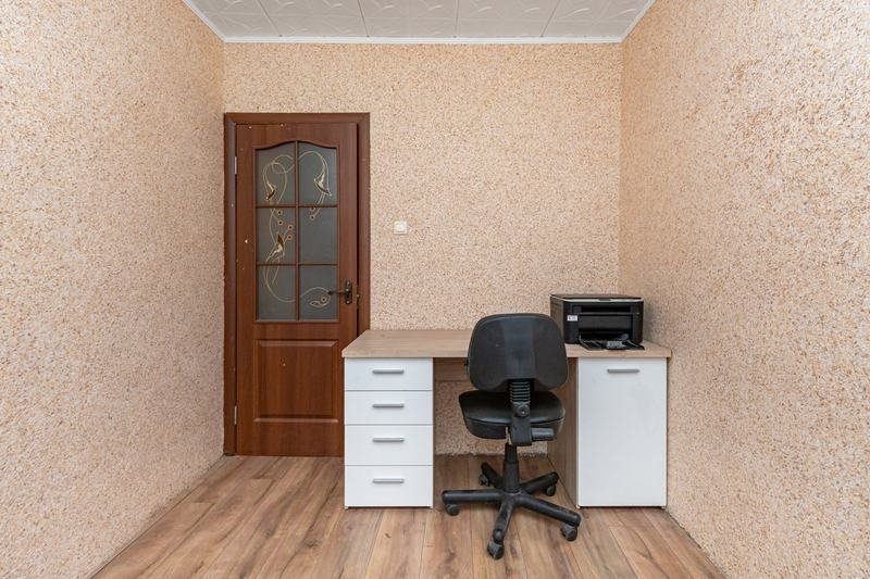 Darbo vieta trečiame kambaryje – Šiaurės pr. 12, Eiguliai