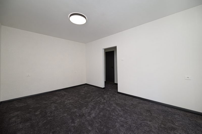 Kambarys ir langas – Šiaurės pr., Eiguliai