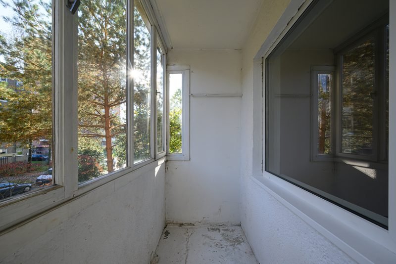 Balkonas – Šiaurės pr., Eiguliai